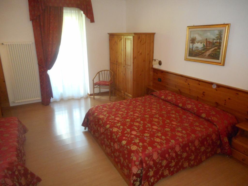 Garni Lago Alpino Molveno Zimmer foto